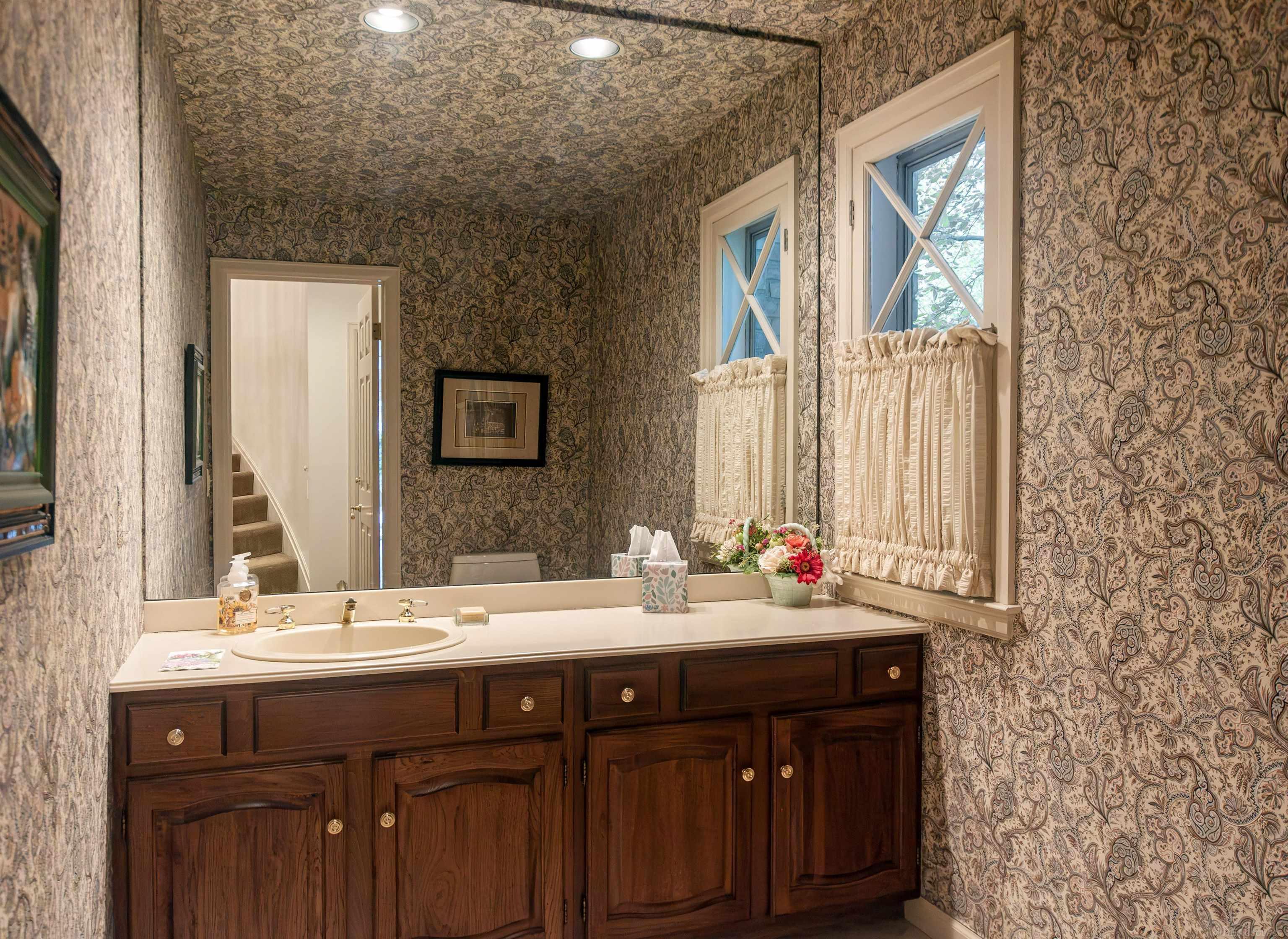 570 Oxford Road Grosse Pointe, MI 48236 - Photo 37 of 99 50141978-2e0386d8-6d71-4e90-b8a6-b481b77e0d4b.JPG