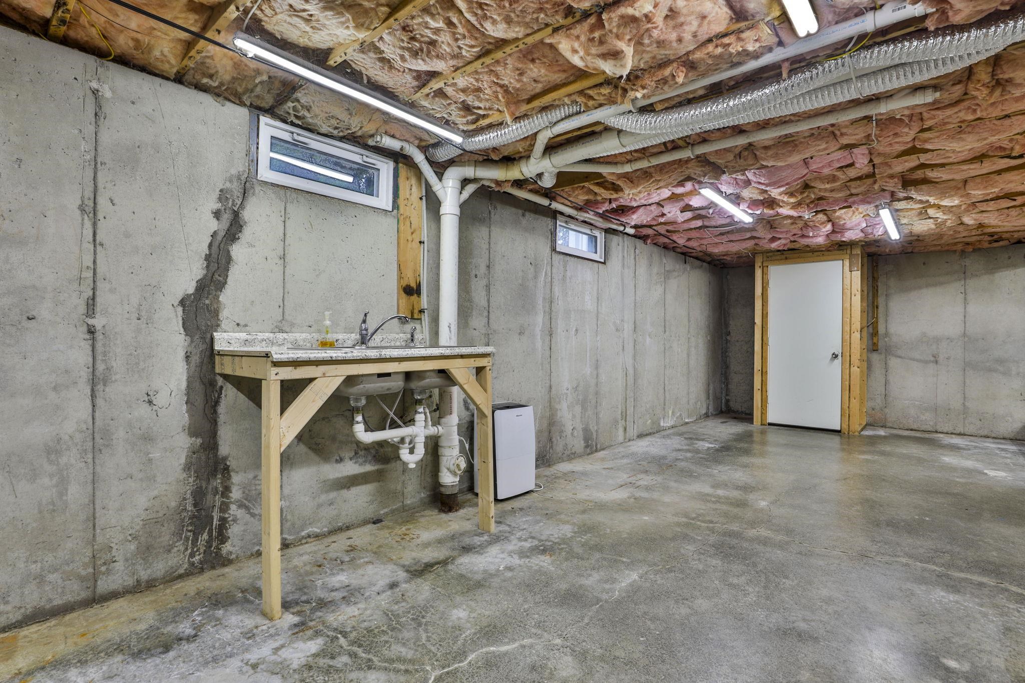 1522 Candia Road Manchester, NH 03109 - Photo 18 of 31 Gallery Image 18