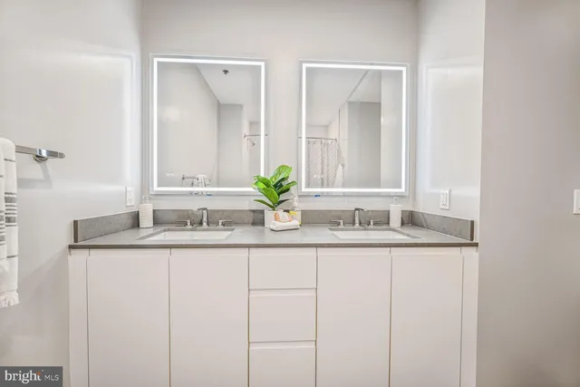 $3,790 | 950 3rd Street Northwest, Unit 301, Washington, DC 20001