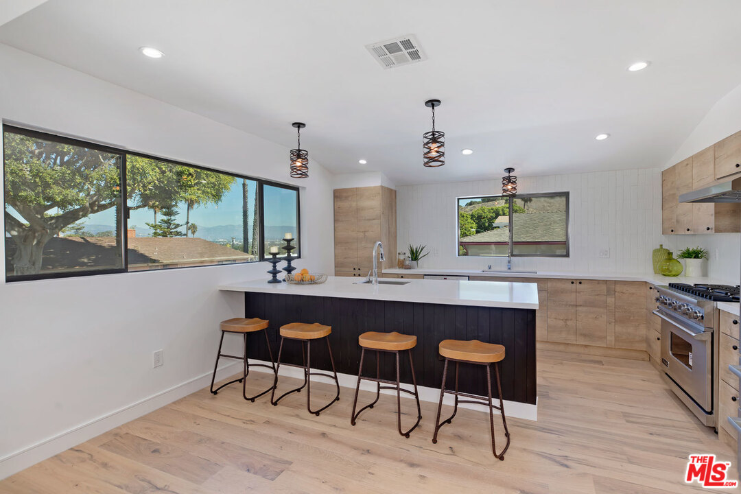 5922 Wrightcrest Drive Culver City, CA 90232 - Photo 14 of 47