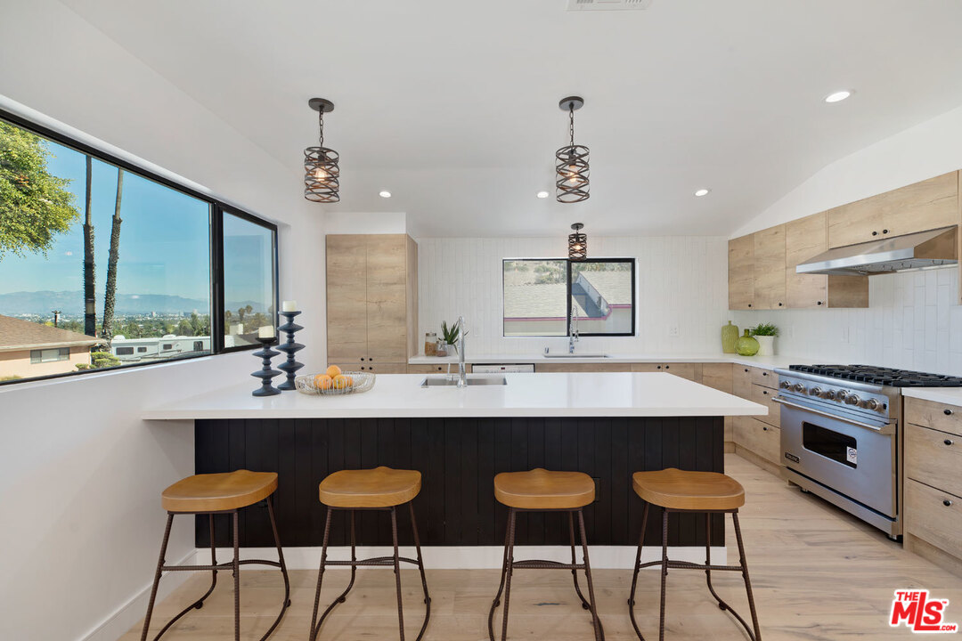 5922 Wrightcrest Drive Culver City, CA 90232 - Photo 15 of 47