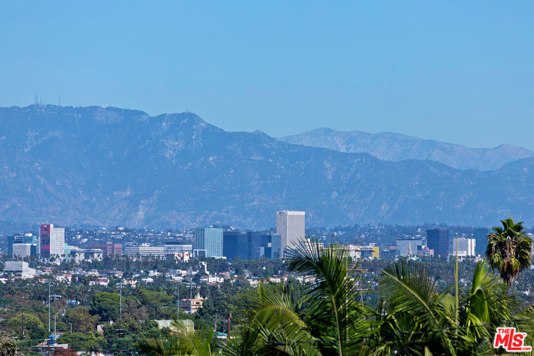 5922 Wrightcrest Drive Culver City, CA 90232 - Photo 41 of 47