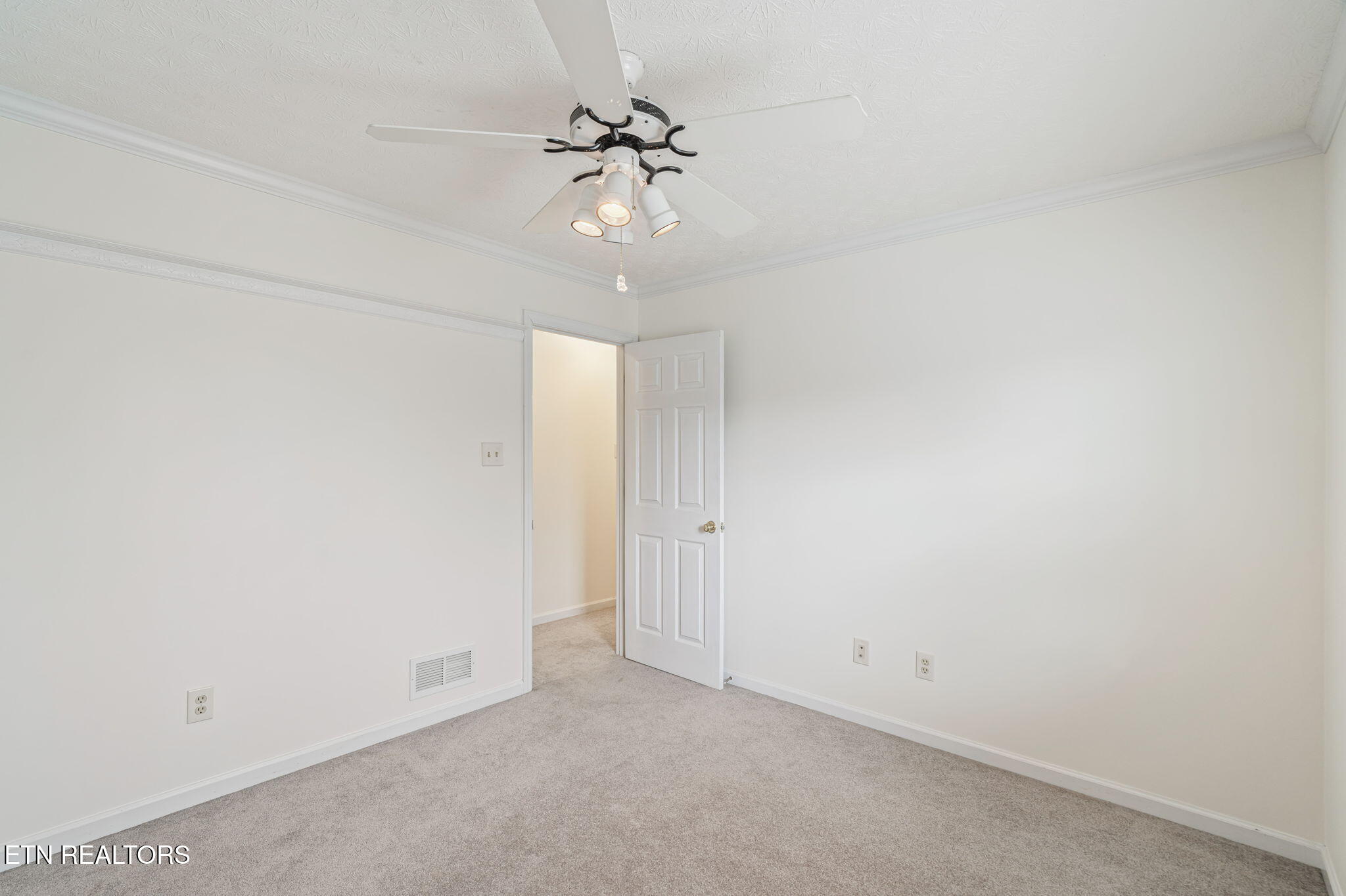 708 Marlin Lane Clinton, TN 37716 - Photo 30 of 52 30-web-or-mls-708 Marlin Lane-40