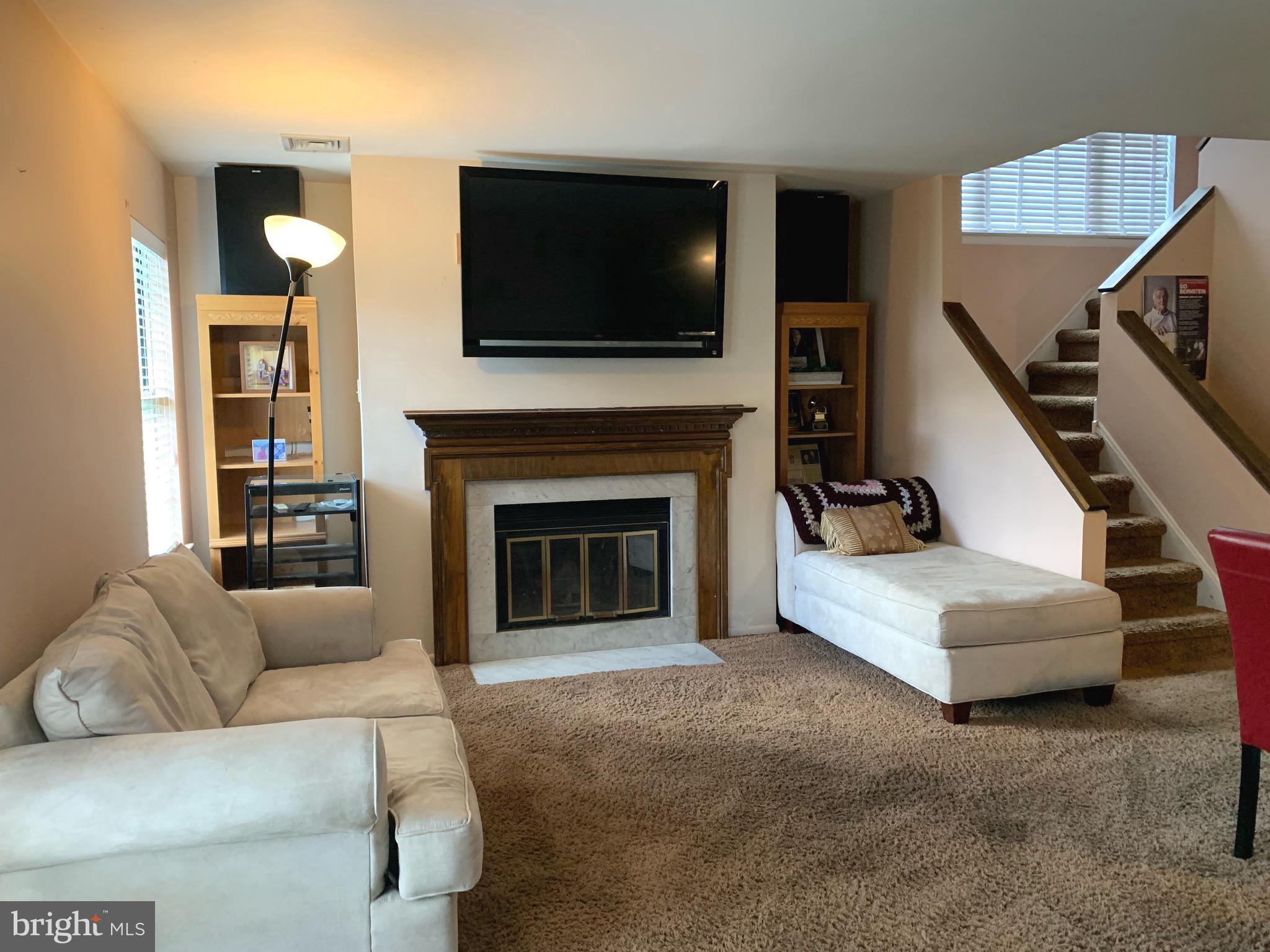 1 Raintree Drive Hamilton, NJ 08690 - Photo 12 of 30 Livingroom