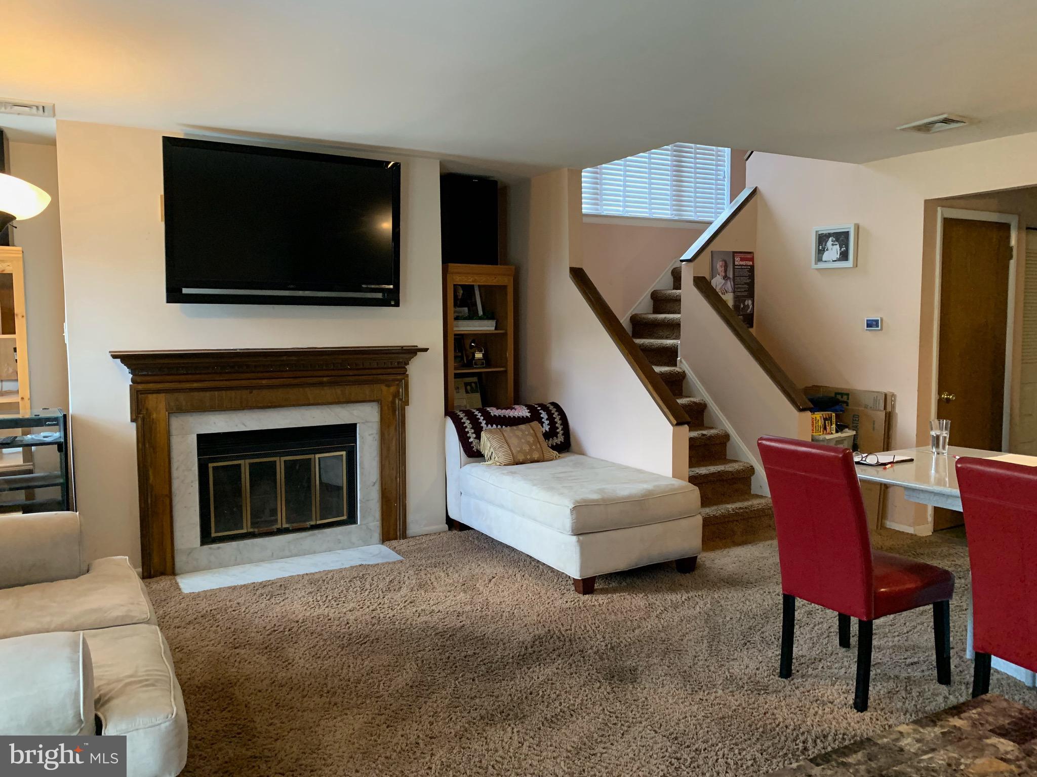 1 Raintree Drive Hamilton, NJ 08690 - Photo 13 of 30 Livingroom