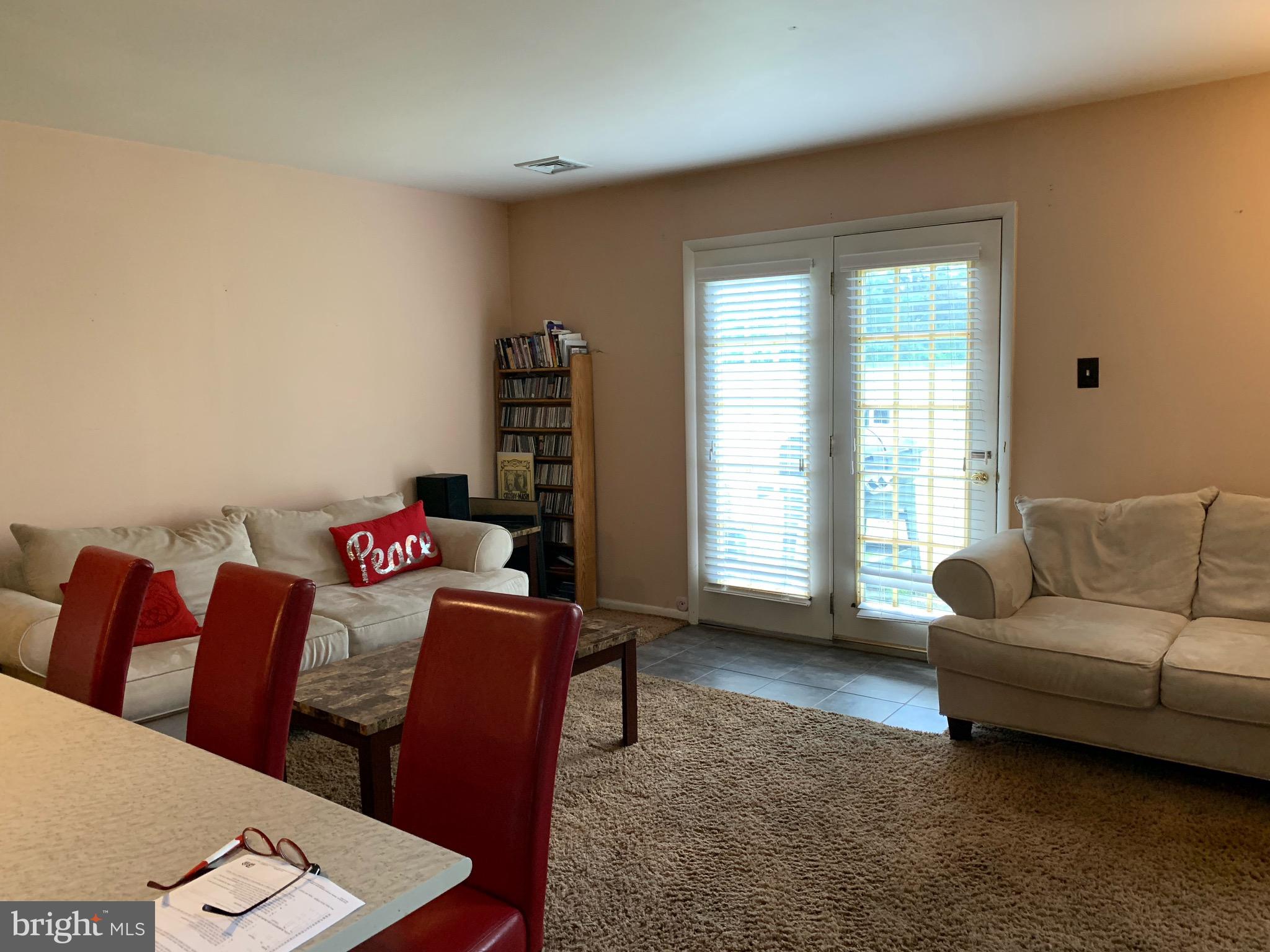 1 Raintree Drive Hamilton, NJ 08690 - Photo 15 of 30 Livingroom