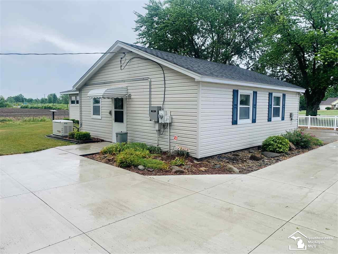 643 Carleton Rockwood Road Carleton, MI 48117 - Photo 3 of 18 50015179-2.JPG