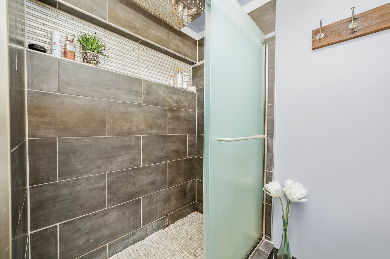 13115 South Escanaba Avenue Chicago, IL 60633 - Photo 11 of 24 a bathroom with a shower