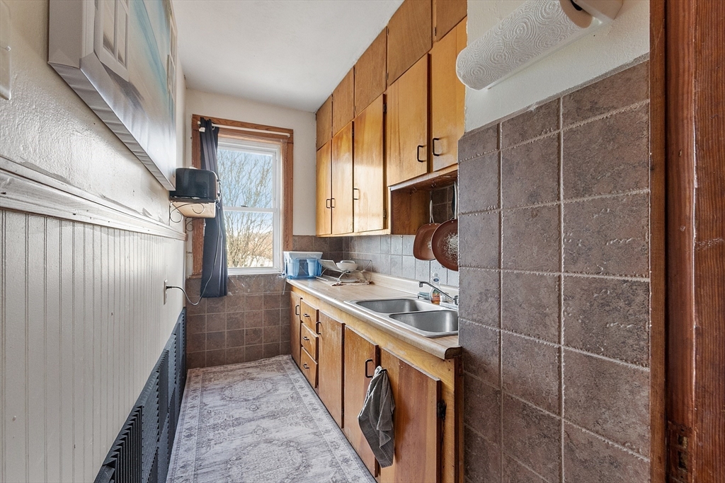 13 Groton Place Worcester, MA 01604 - Photo 31 of 42