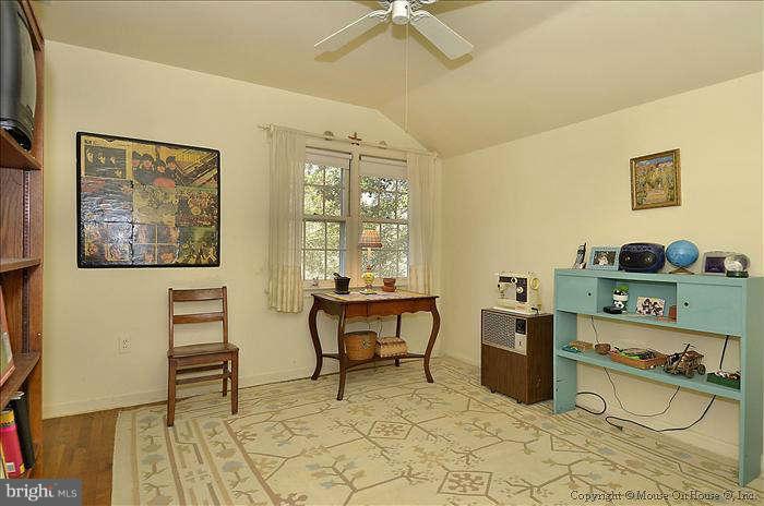 13100 Esworthy Road Potomac, MD 20854 - Photo 22 of 27 Bedroom