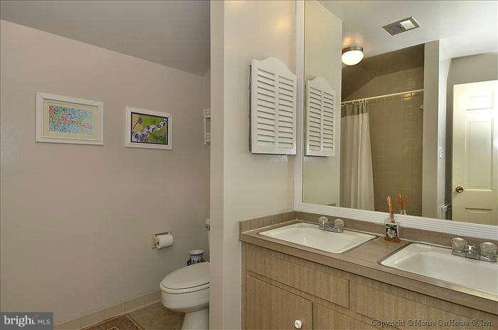 13100 Esworthy Road Potomac, MD 20854 - Photo 25 of 27 Bath