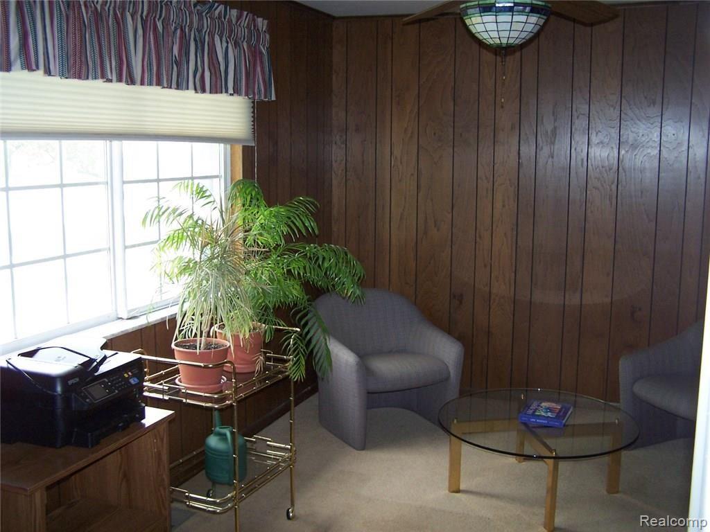 917 Biggers Court Rochester, MI 48309 - Photo 7 of 35 100_1767.JPG