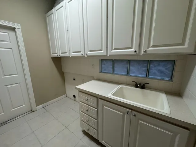 a view of a house with backyard and porch