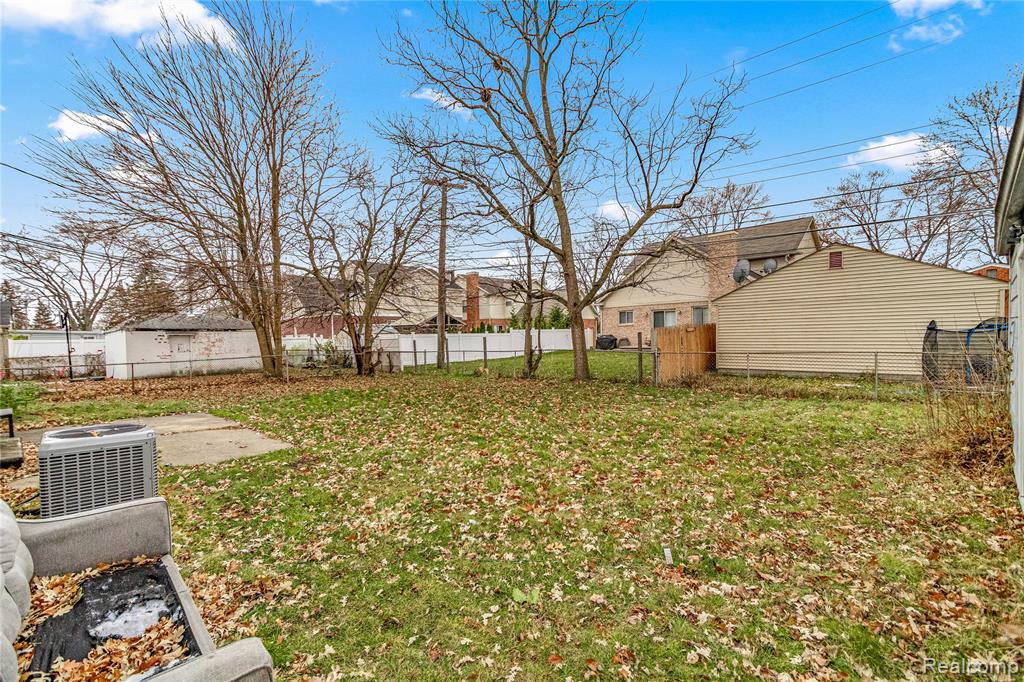 6429 North Beech Daly Road Dearborn Heights, MI 48127 - Photo 29 of 33