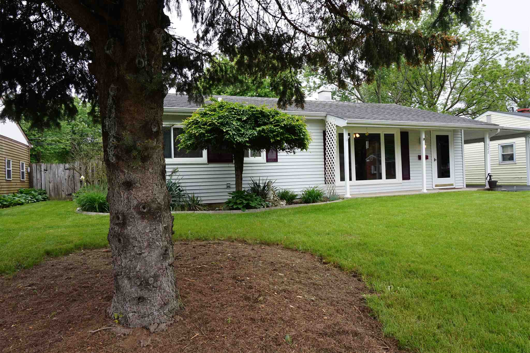 322 South Kenmore Road Indianapolis, IN 46219 - Photo 2 of 29 Gallery Image 2