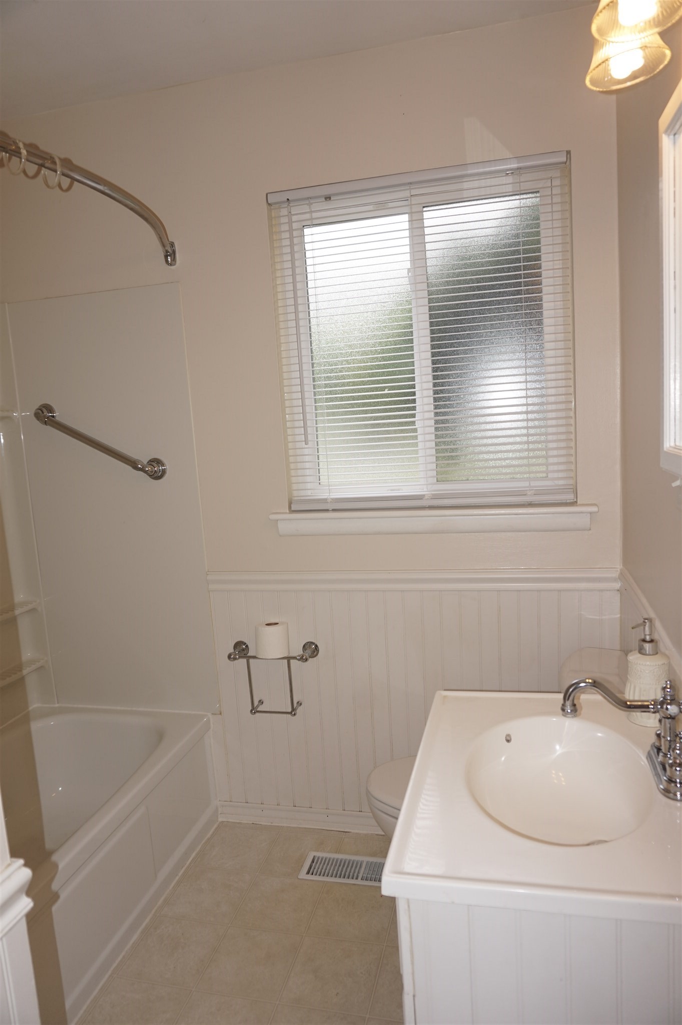 322 South Kenmore Road Indianapolis, IN 46219 - Photo 16 of 29 Gallery Image 16