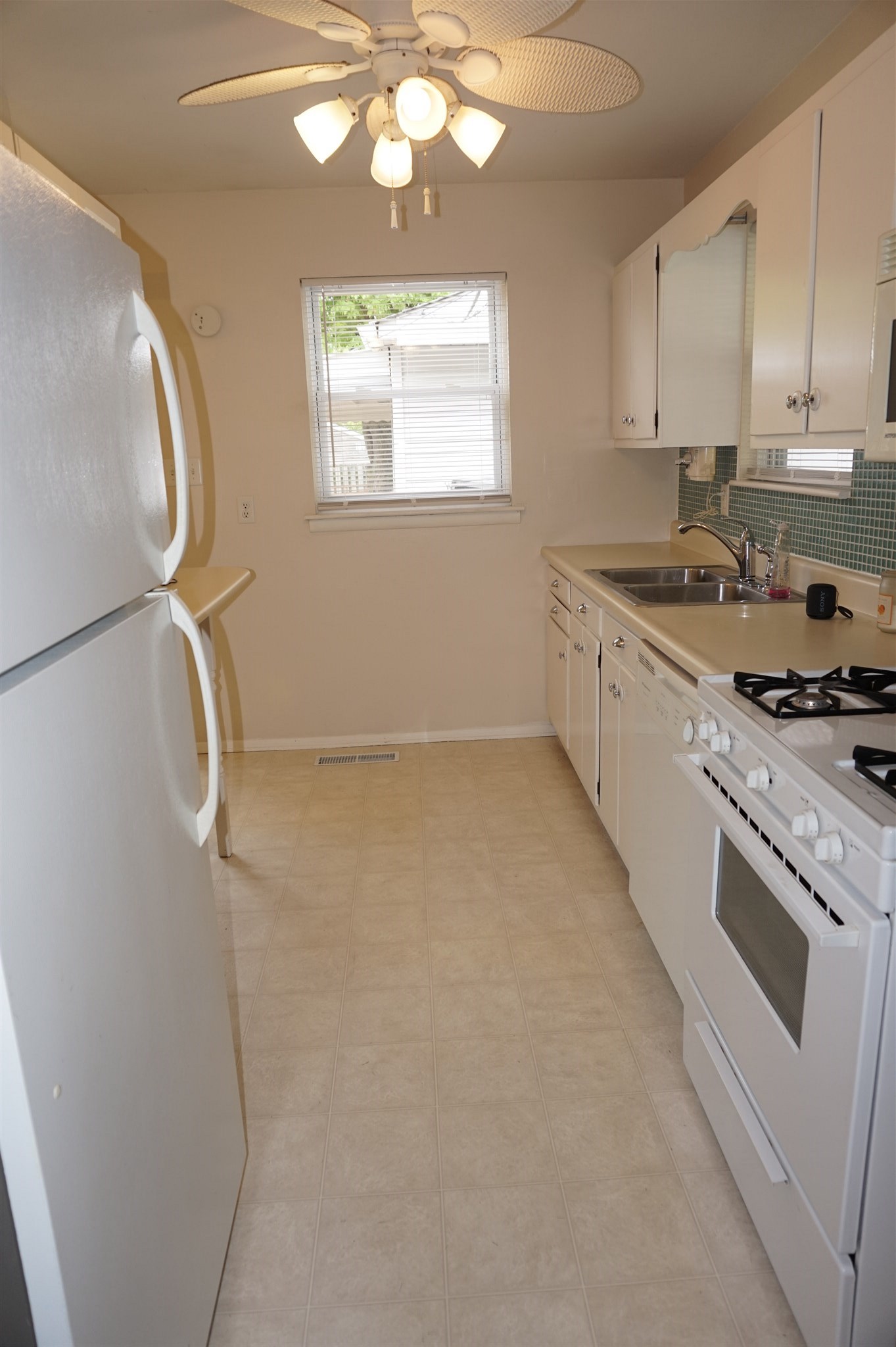 322 South Kenmore Road Indianapolis, IN 46219 - Photo 7 of 29 Gallery Image 7