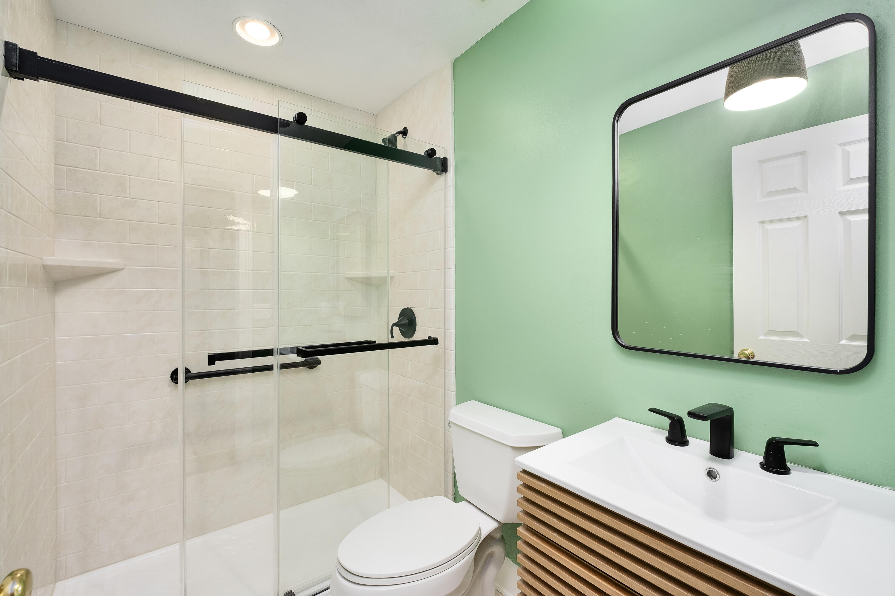 223 Durango Road, Unit 3B Destin, FL 32541 - Photo 30 of 55 Guest Bath with Shower