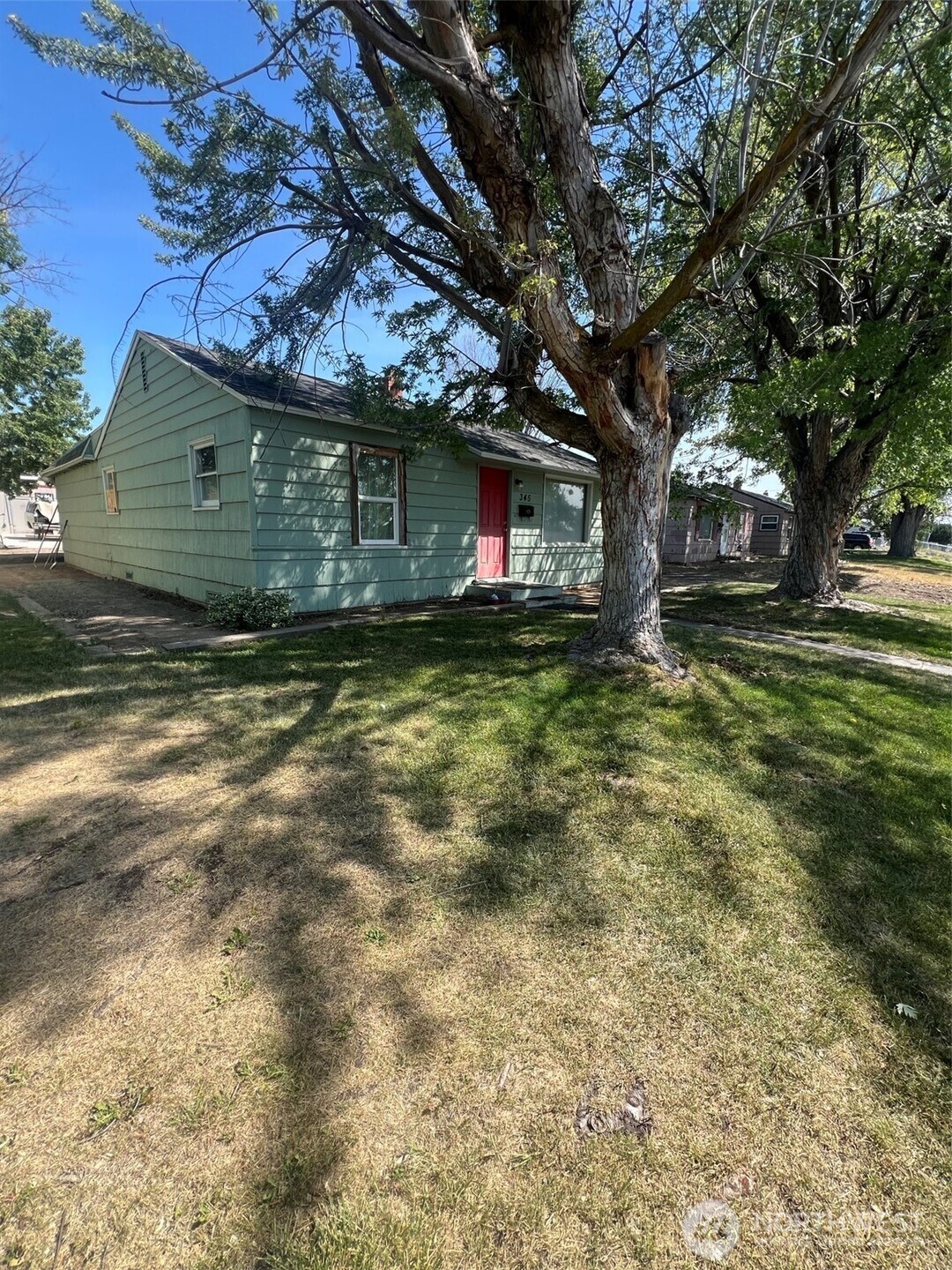 345 West Ridge Road Moses Lake, WA 98837 - Photo 4 of 8 a view of a house with a large tree