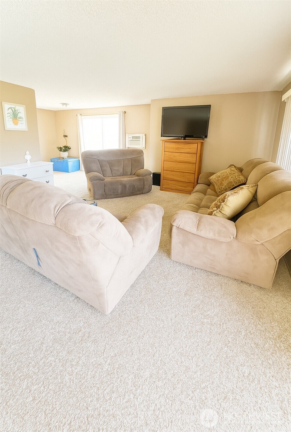 345 West Ridge Road Moses Lake, WA 98837 - Photo 5 of 8 a bedroom with a bed and couch