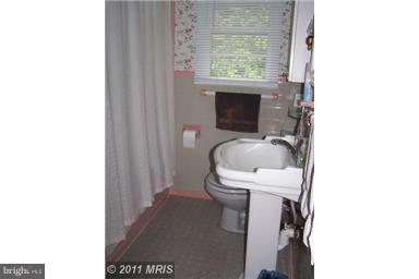 9200 Main Street Manassas, VA 20110 - Photo 11 of 21 Bath