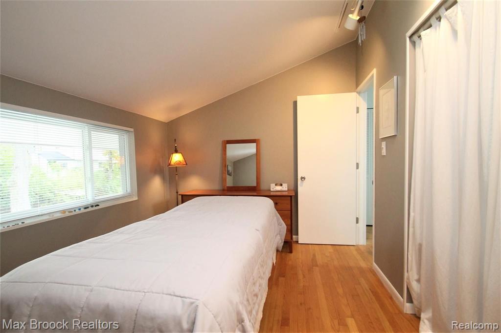 29601 Sugar Spring Road Farmington Hills, MI 48334 - Photo 20 of 27