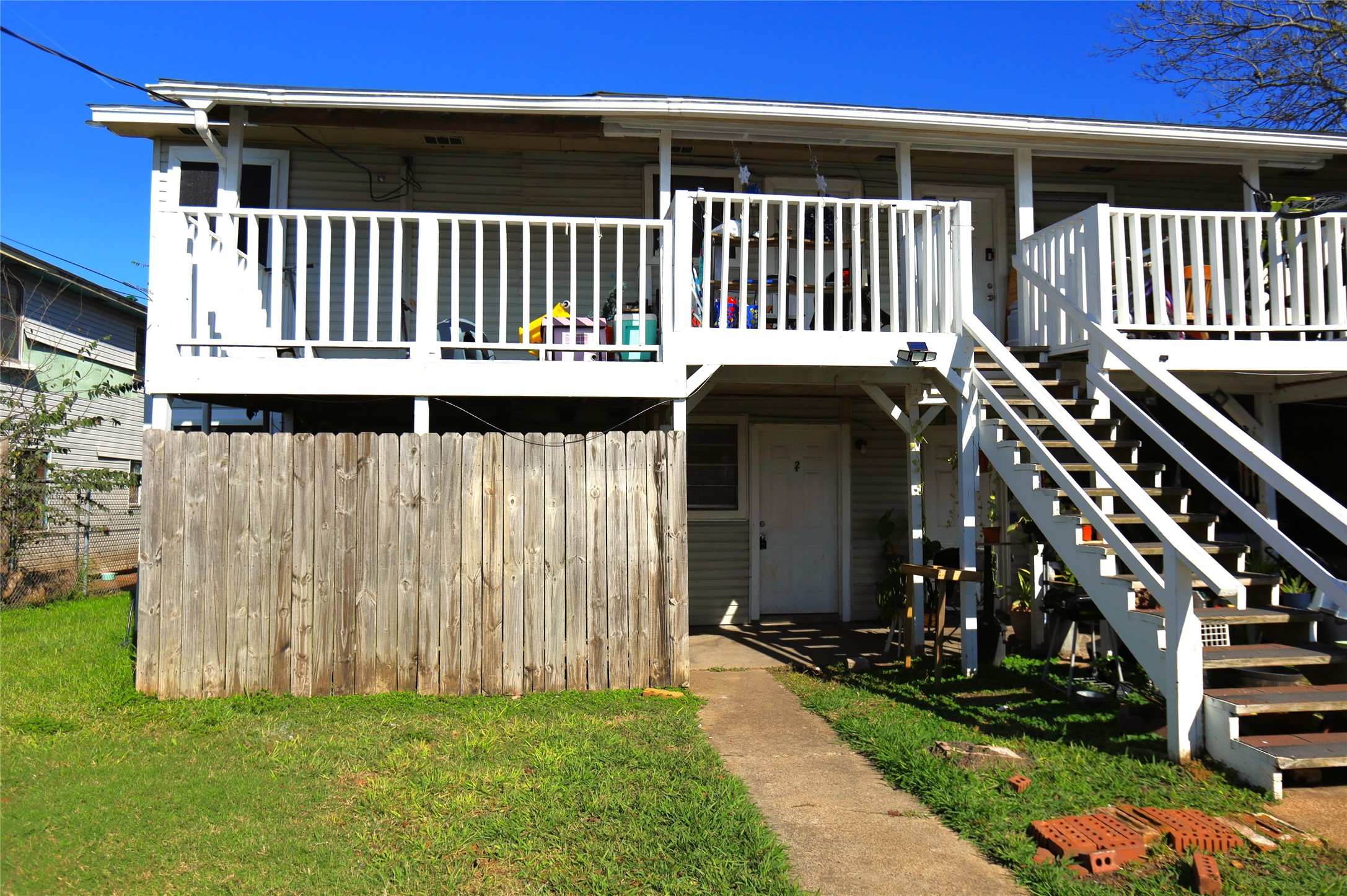 a view of a house with backyard and porch