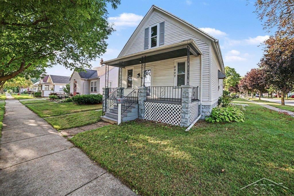 2007 18th Street Bay City, MI 48708 - Photo 2 of 20 Gallery Image 2