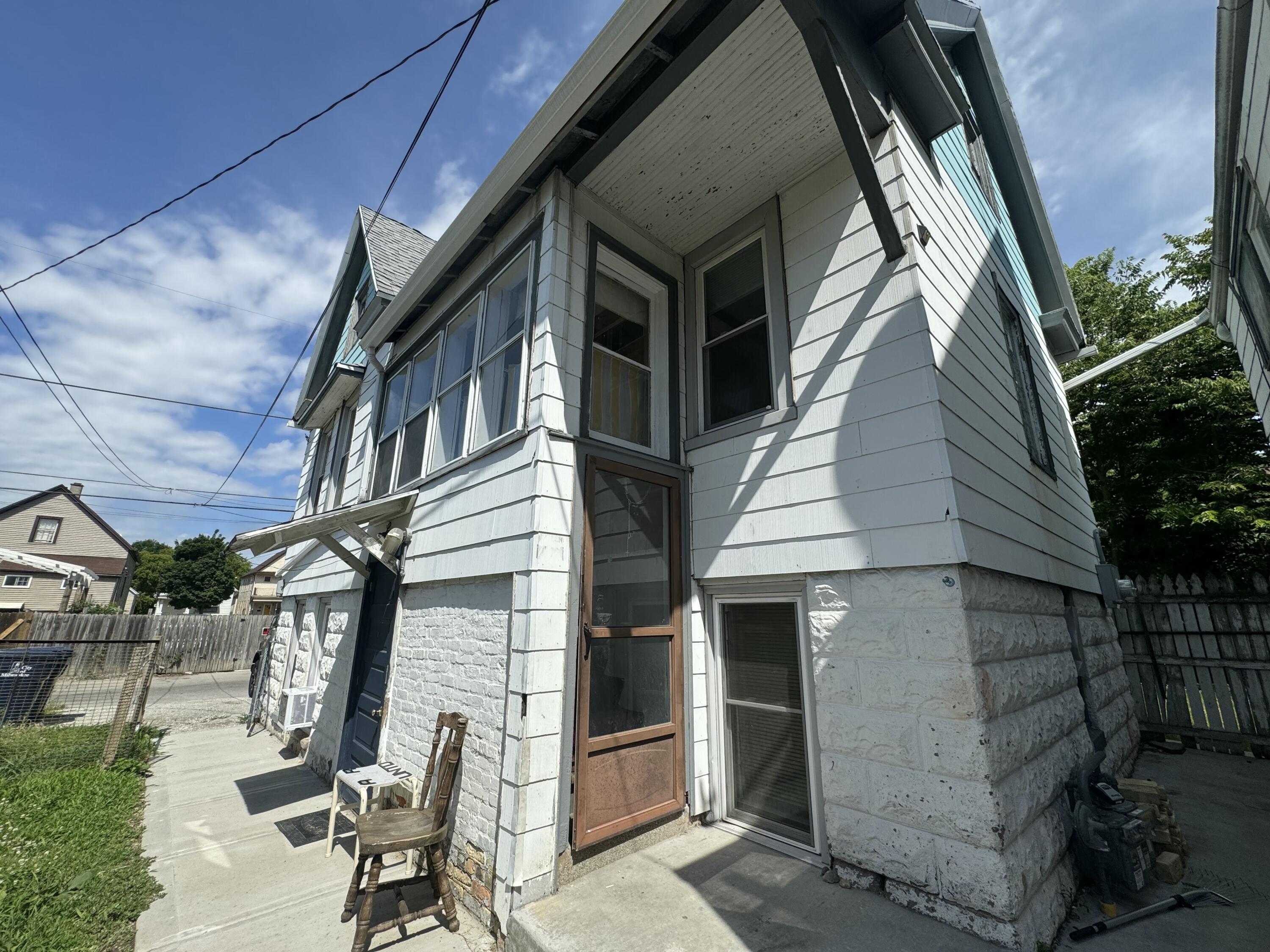 2451 South 9th Street, Unit 3 Milwaukee, WI 53215 - Photo 13 of 14 30738EA5-4C90-47C5-BA97-C6207E43D83F