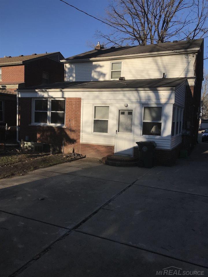 1967 Severn Road Grosse Pointe, MI 48236 - Photo 26 of 27 31370492-25.JPG