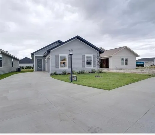 $2,450 | 24339 Southwest 18th Road, Newberry, FL 32669