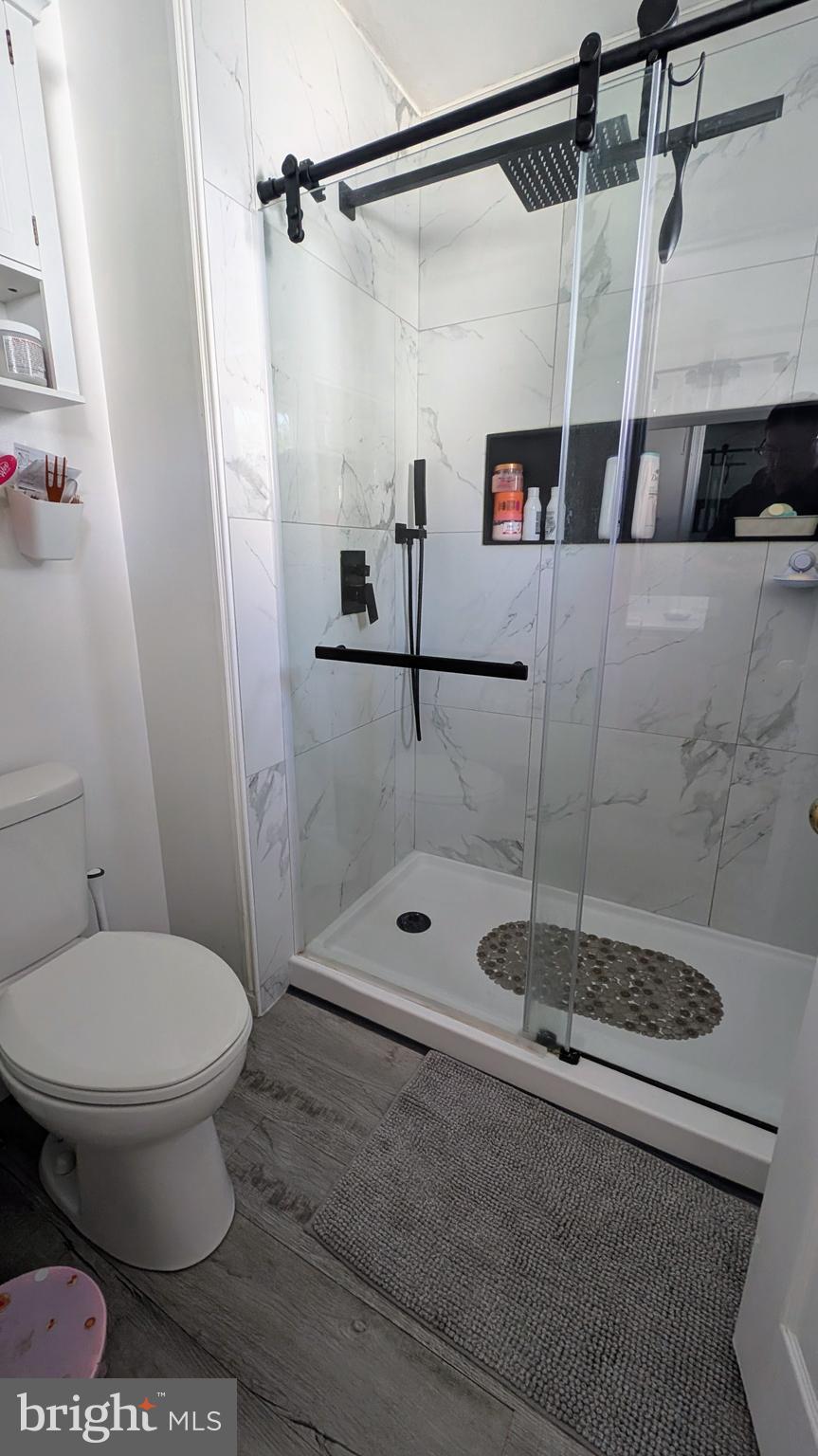 641 Fairview Avenue Lancaster, PA 17603 - Photo 6 of 19 Walk-in Shower