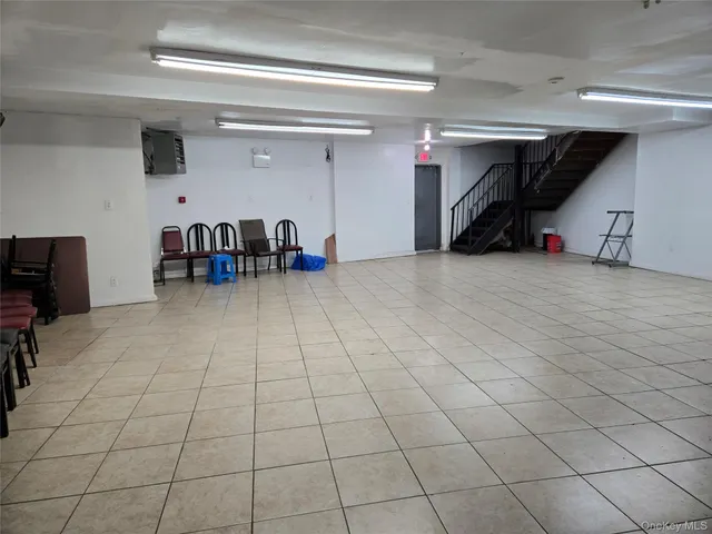 a view of a livingroom with furniture