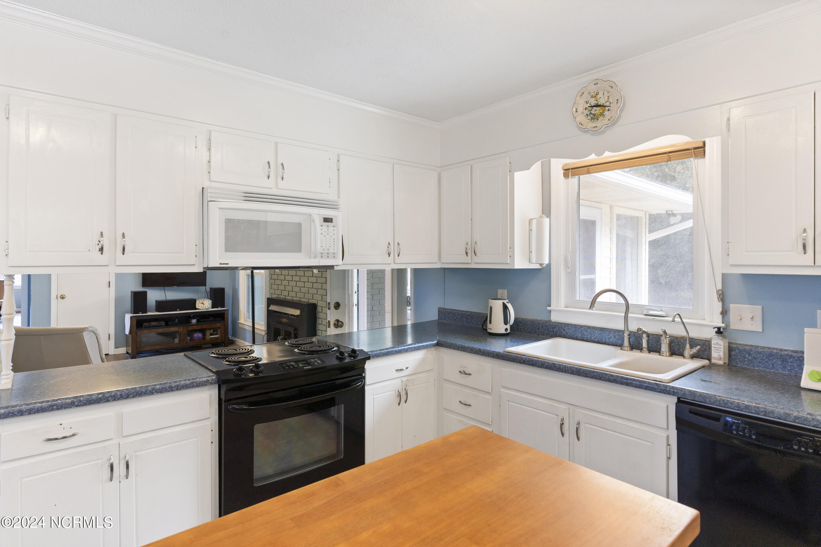 4039 Halifax Road Wilmington, NC 28403 - Photo 9 of 41 02kitchen3
