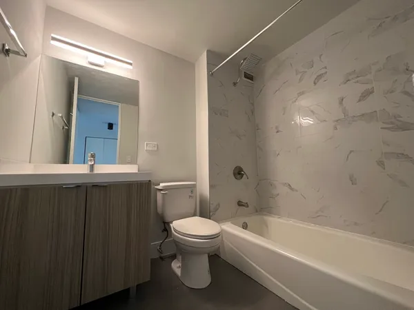 $2,864 | 2 East Oak Street, Unit 2002, Chicago, IL 60611