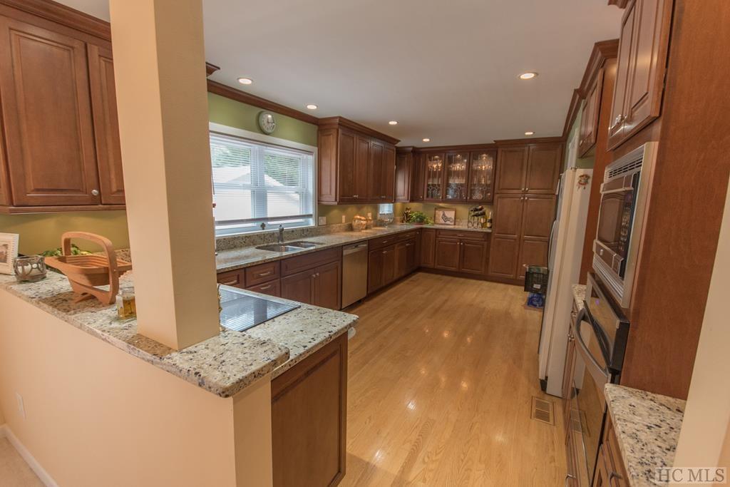 4525 Tessentee Road Franklin, NC 28734 - Photo 12 of 72 Gallery Image 12