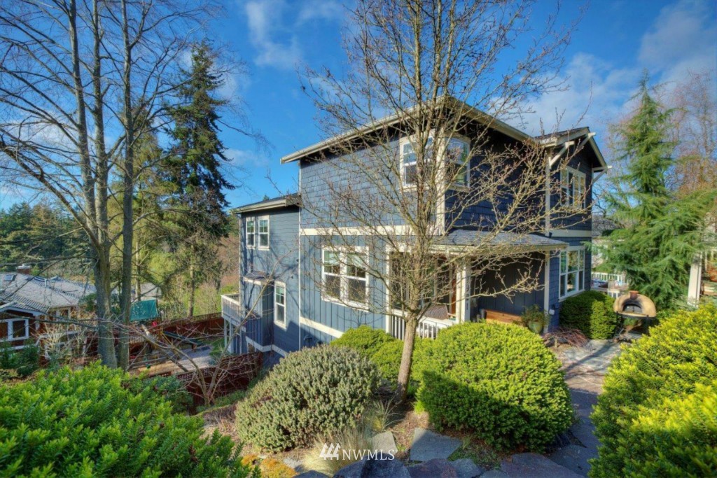 7921 45th Avenue Southwest Seattle, WA 98136 - Photo 2 of 23 Gallery Image 2