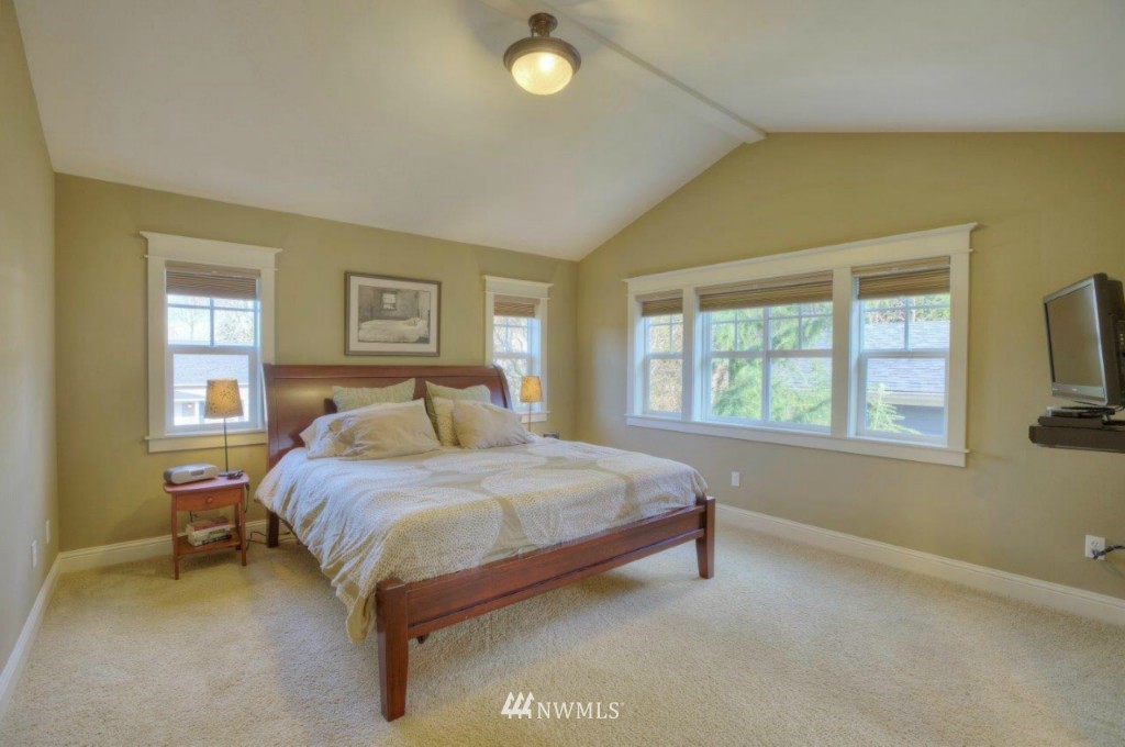 7921 45th Avenue Southwest Seattle, WA 98136 - Photo 11 of 23 Gallery Image 11