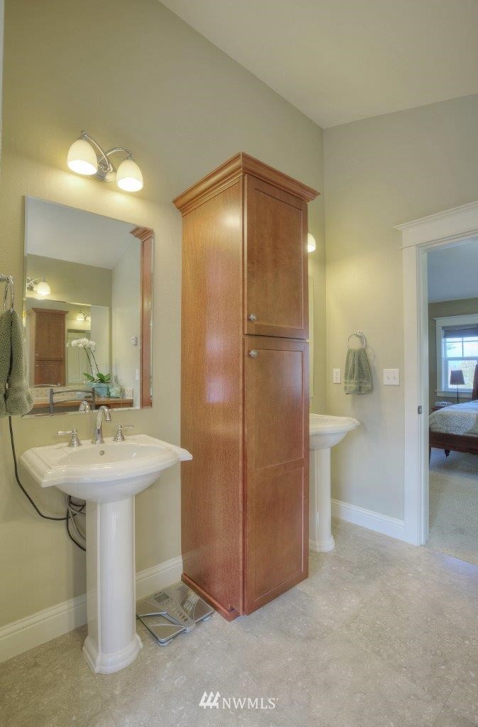 7921 45th Avenue Southwest Seattle, WA 98136 - Photo 13 of 23 Gallery Image 13
