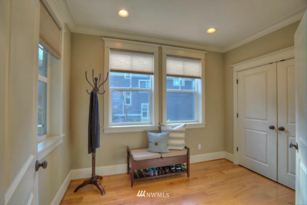 7921 45th Avenue Southwest Seattle, WA 98136 - Photo 3 of 23 Gallery Image 3
