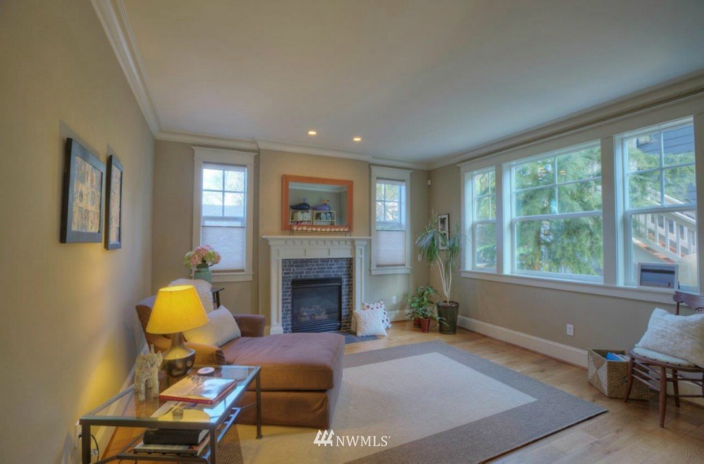 7921 45th Avenue Southwest Seattle, WA 98136 - Photo 4 of 23 Gallery Image 4