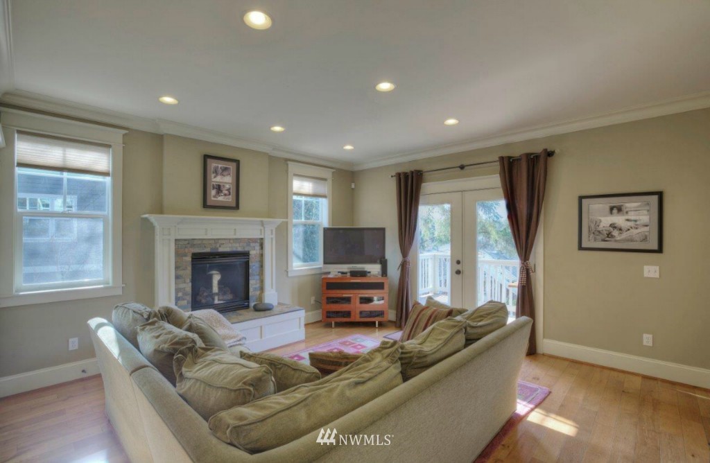 7921 45th Avenue Southwest Seattle, WA 98136 - Photo 5 of 23 Gallery Image 5