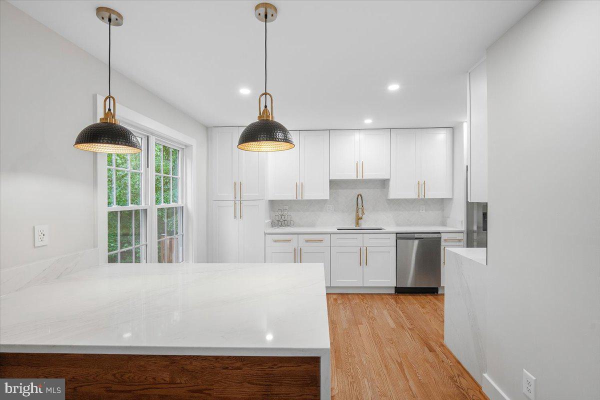 13000 Country Ridge Drive Germantown, MD 20874 - Photo 4 of 37 Fully renovated kitchen