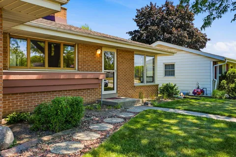 $299,900 | 501 Nicholson Avenue, South Milwaukee, WI 53172