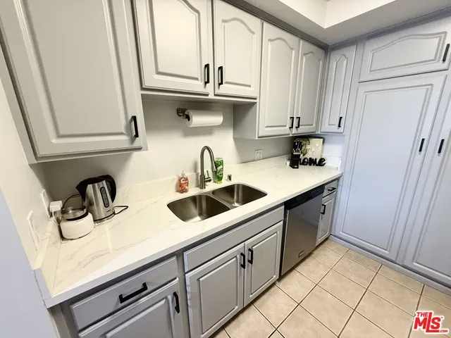 $2,395 | 12830 Burbank Boulevard, Unit 316, Valley Village, CA 91607