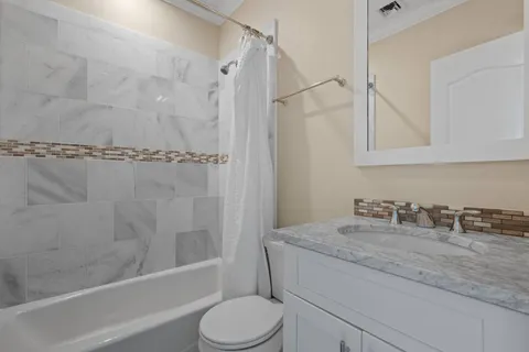 490 Montauk Highway, Southampton, NY 11968