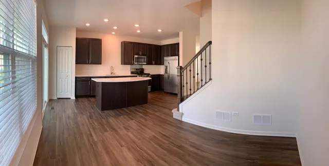 $3,250 | 285 Lakeshore Drive, Oswego, IL 60543