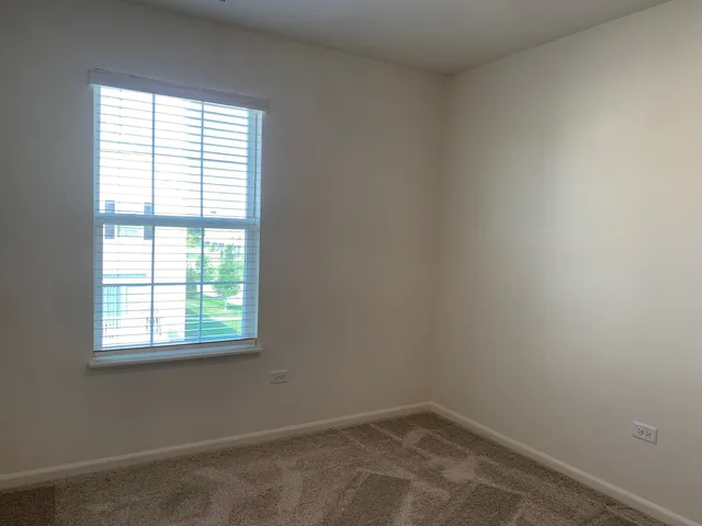 $3,250 | 285 Lakeshore Drive, Oswego, IL 60543