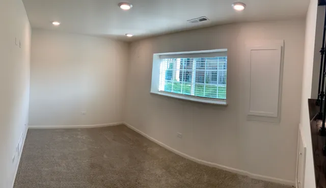 $3,250 | 285 Lakeshore Drive, Oswego, IL 60543