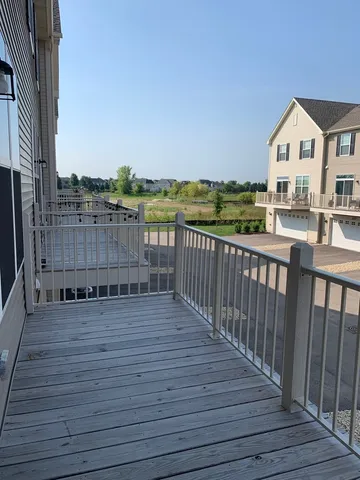 $3,250 | 285 Lakeshore Drive, Oswego, IL 60543